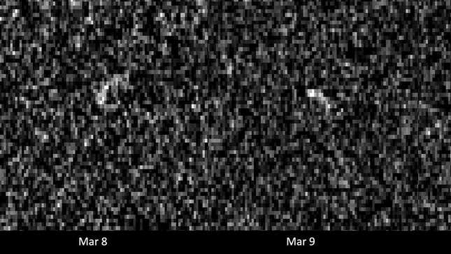 アポフィスの画像は、小惑星が1060万マイル（1700万キロメートル）離れたときに、カリフォルニアにある深宇宙ネットワークのゴールドストーン・コンプレックスとウェストバージニアにあるグリーンバンク望遠鏡の無線アンテナによって撮影された。