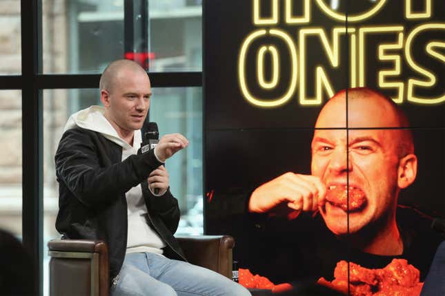 Sean Evans est l’animateur de la populaire émission YouTube Hot Ones. 