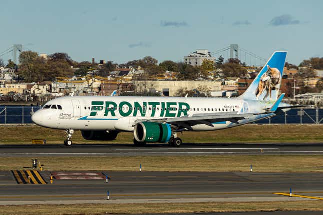 Ein Flugzeug von Frontier Airlines