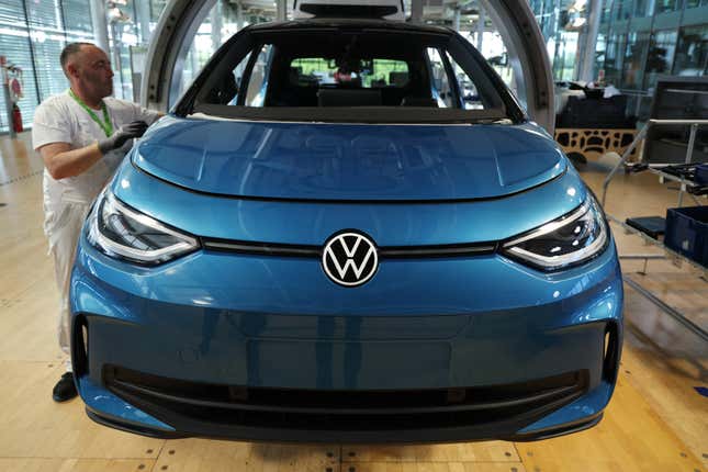Bild für Artikel mit dem Titel Volkswagen-Manager im Dieselgate-Skandal zu Gefängnisstrafen verurteilt