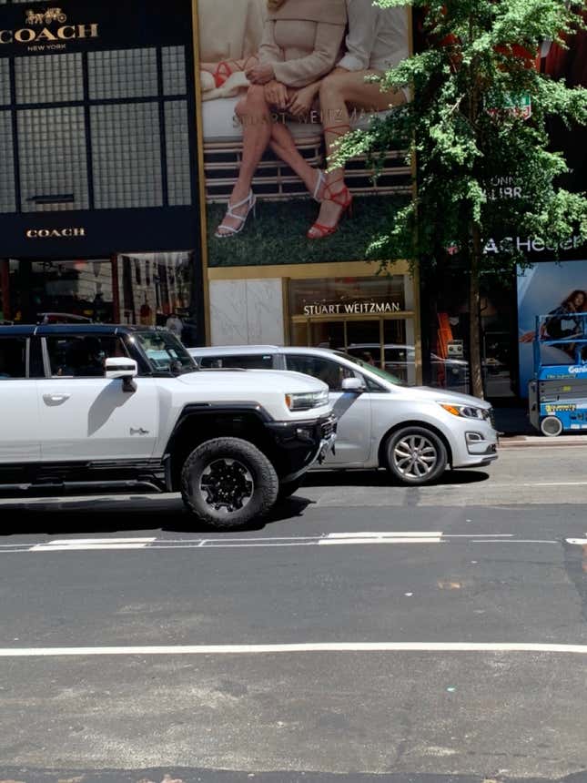 Image for article titled The GMC Hummer EV Is HUGE in Real-World Traffic