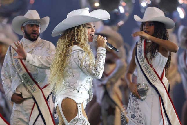 Image for article titled Blue Ivy Has an On-Stage Mishap at Beyoncé's 'Cowboy Carter' Chicago Tour Stop, But Then This Happens...