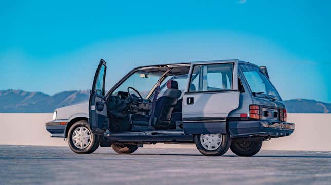 Image for article titled The Nissan Stanza Is A Radical Van And A Wagon At The Same Time