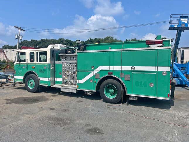 Image de l'article intitulé Porsche 924 de Jagermeister, Honda Civic Ute, camion de pompiers Pierce&amp;#xa0;: les voitures les plus géniales que j’ai trouvées à vendre en ligne