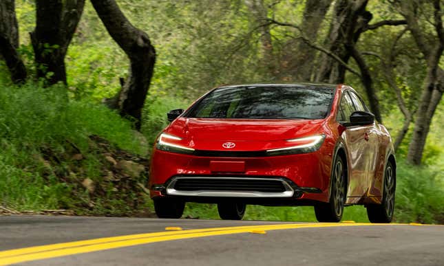 Image for article titled The 7 best hybrid cars to buy right now, according to Edmunds