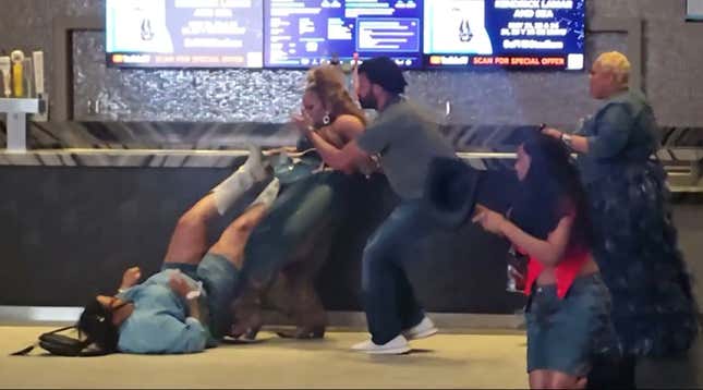 Image for article titled Whew Chile! Beyoncé’s Cowboy Carter Tour Opening Night Ends in Fan Brawl With a Nasty Ending