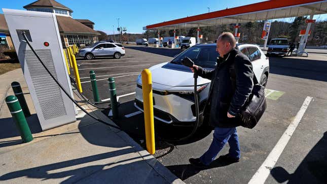 Image for article titled Public EV chargers are good for business. Here&#39;s why