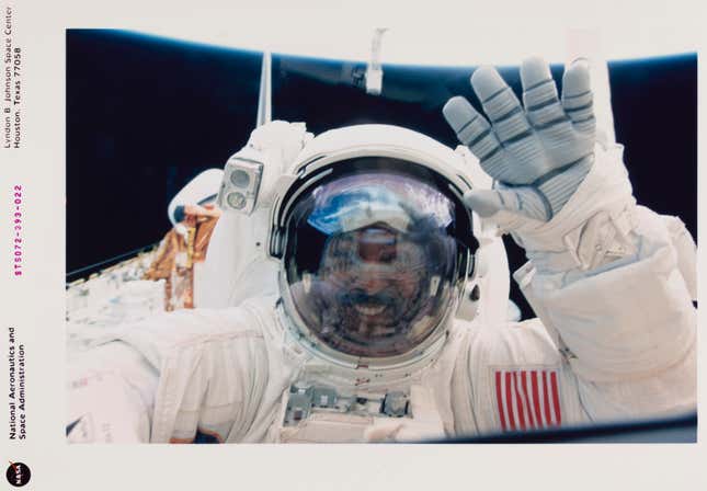 American NASA astronaut Winston E Scott waves to his crew mates inside the crew cabin from the cargo bay of the Space Shuttle Endeavour during his extravehicular activity (EVA) part of shuttle mission STS-72, 17th January 1996. 