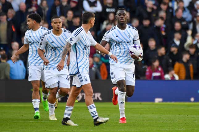 Nottingham Forest&#39;s Moussa Niakhate holds the ball after scoring his side&#39;s opening goal during the English Premier League soccer match between Aston Villa and Nottingham Forest at the Villa Park stadium in Birmingham, England, Saturday, Feb. 24, 2024. (AP Photo/Rui Vieira)