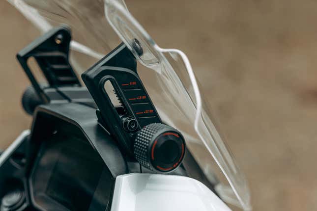 Image for article titled 2023 Zero DSR/X Electric Adventure Bike Silently Conquers All Terrain