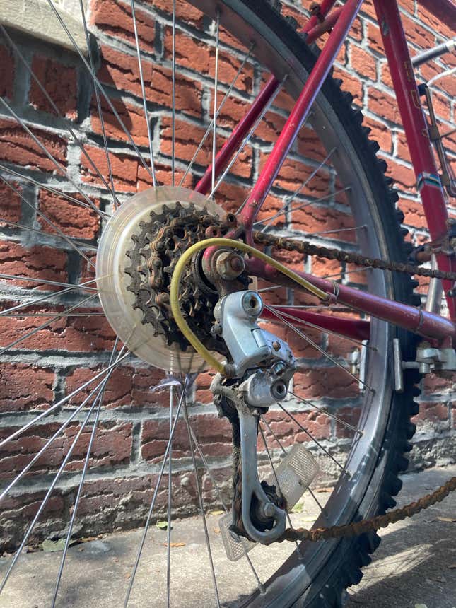 Image for article titled I Am Dumping Money Into A Trash Bike Because It Has The Weirdest, Coolest Brakes I've Ever Seen