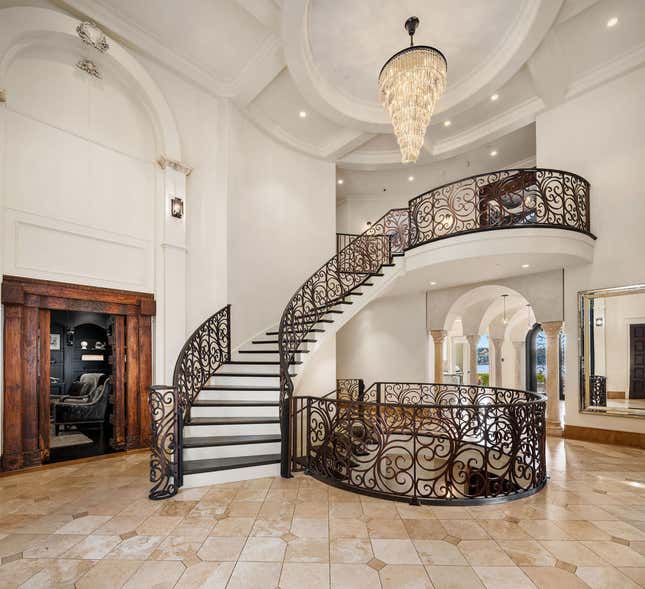 Image for article titled A Look Inside Russell Wilson and Ciara's $31 Million Washington Mansion