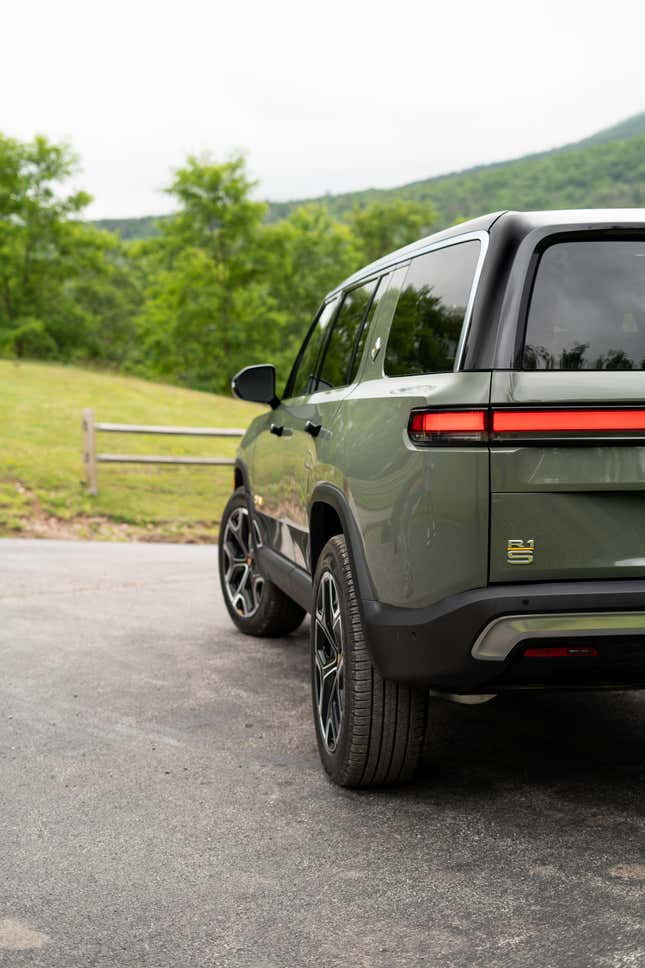 Image for article titled Just a Ton of Photos I Took of the Rivian R1S in the Rainy Catskills