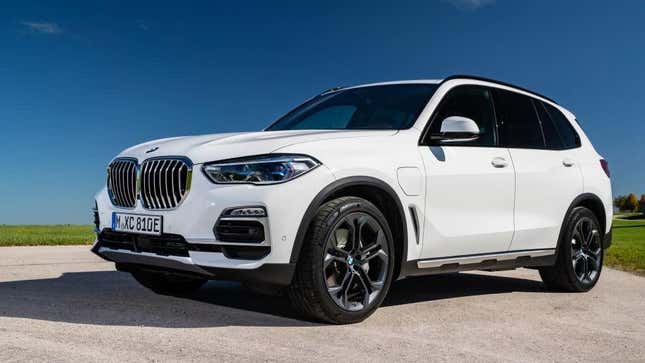 2021 BMW X5 xDrive45e front.