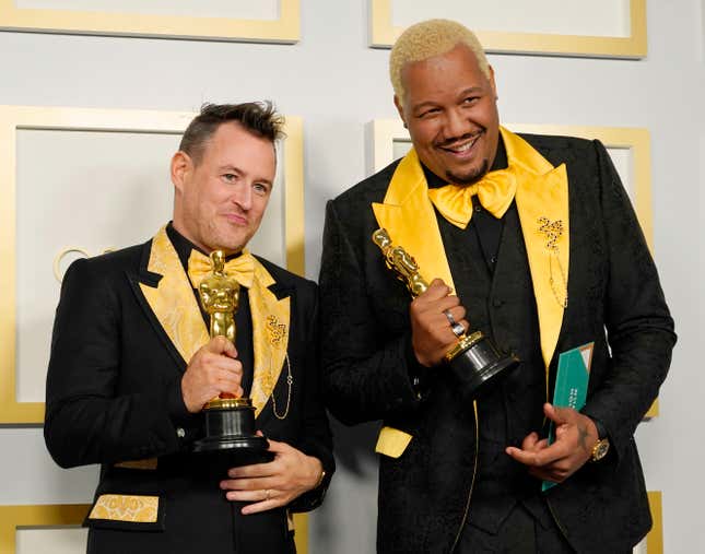 LOS ANGELES, CALIFORNIA - APRIL 25: (L-R) Martin Desmond Roe and Travon Free, winners of Best Live Action Short Film for “Two Distant Strangers”, pose in the press room at the Oscars on Sunday, April 25, 2021, at Union Station in Los Angeles. (Photo by Chris Pizzello-Pool/Getty Images)