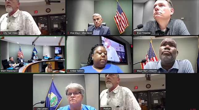 Image for article titled WATCH: Kansas Man Repeatedly Blasts Black Mayor With N-Word During City Council Meeting