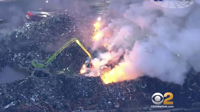 Image for article titled Massive Junkyard Fire Leaves Much of New York Covered in Acrid Smoke