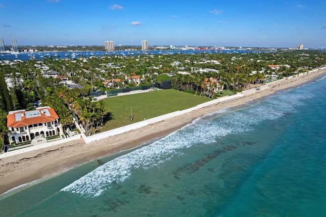 Image for article titled Palm Beach real estate is so gangbusters that an empty lot just sold for $200 million