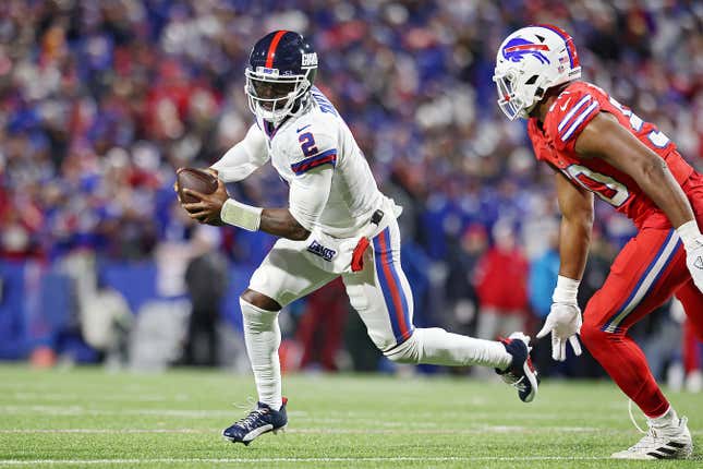 Tyrod Taylor (2) nearly led the Giants to an upset over the Bills.