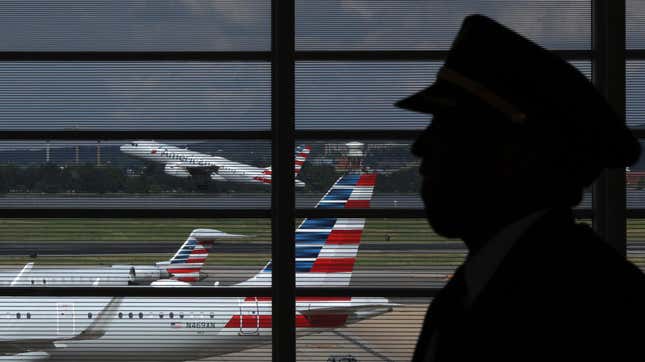 Quelqu’un surveille un avion d’American Airlines