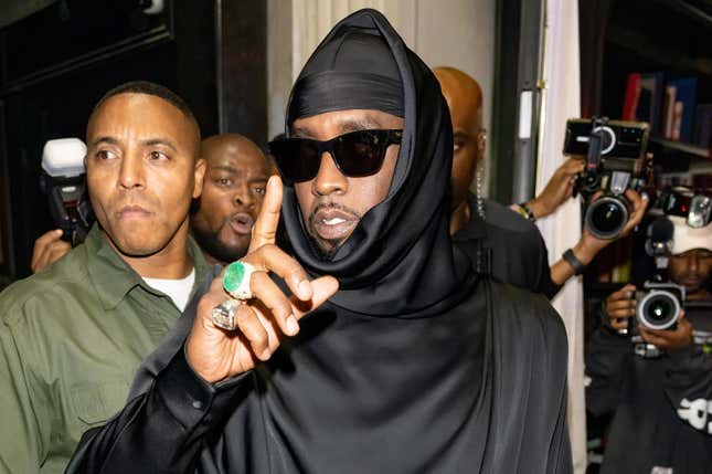 Image for article titled Diddy&#39;s Attorney Explains The 1,000 Bottles of Baby Oil, 50 Cent Plans a Tell-All Diddy Documentary with Netflix, Kim Porter&#39;s Controversial Memoir and More News You Missed on The Rap Mogul This Week...