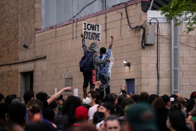 Image for article titled Minneapolis Police Confront Protesters After George Floyd&#39;s Death; Sister Calls for Cops to Face Murder Charges