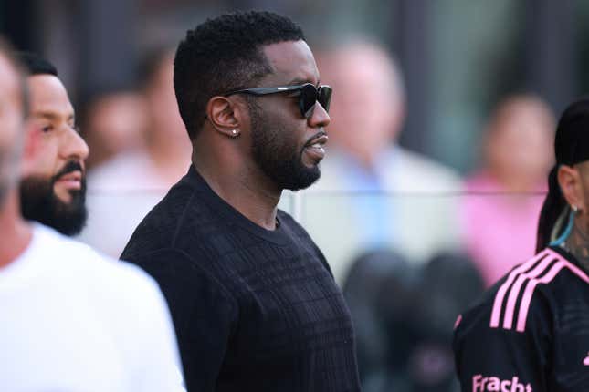 Image de l'article intitulé 24 détails inédits sur la relation tortueuse de Diddy avec Cassie