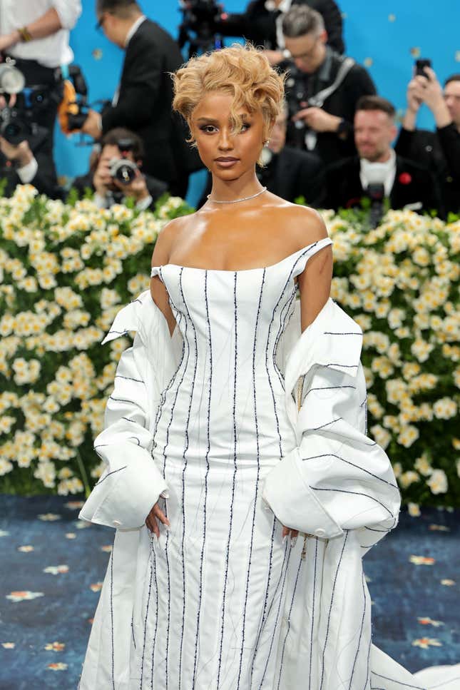 Image de l'article intitulé Met Gala 2025&amp;#xa0;: le plus grand album photo des looks des stars noires sur le tapis rouge