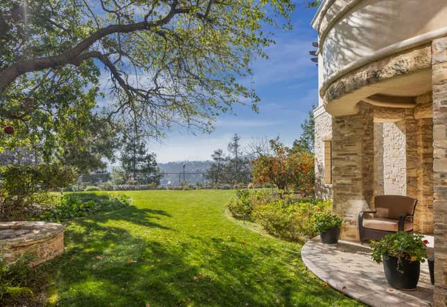 Image for article titled A Look at Quincy Jones&#39; Ultra-Lavish, $60 Million Megamansion in Bel-Air