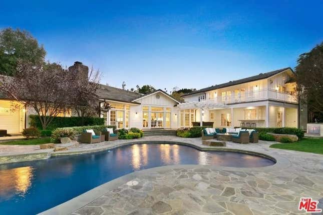 Image for article titled See Selena Gomez and Benny Blanco’s $35 million mansion