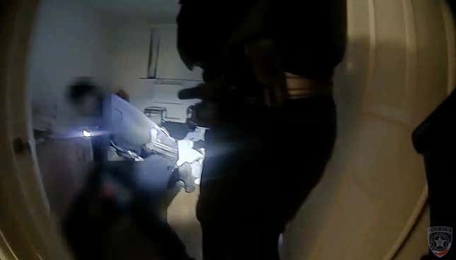 Image for article titled Illinois Police Officers Caught Panicking in Body Camera Footage After Shooting Black Man: &#39;Stop! Stop!&#39;