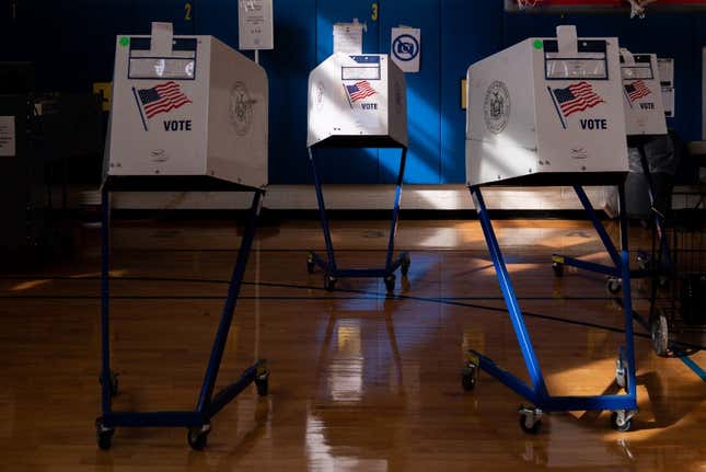 Image for article titled Voting Rights Groups Say Reductions in Early Voting Sites Are Slowing Turnout in Georgia Runoffs