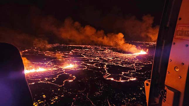 Image for article titled See the Breathtaking Power of Iceland&#39;s Volcanic Eruption