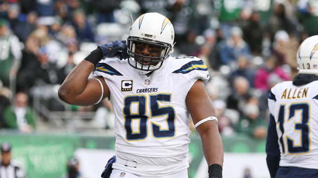 Image for article titled Julius Peppers, Antonio Gates, and the 15 Finalists for the 2024 Hall of Fame