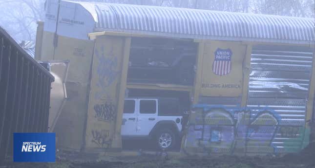 Image for article titled Train Carrying Jeeps Derails in Ohio