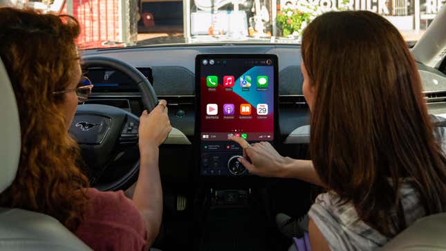 Image for article titled Ford CEO Commits To Keeping Apple CarPlay And Android Auto, Says It Keeps Drivers Focused (Update)