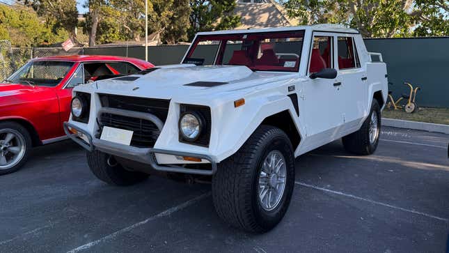 Bild für Artikel mit dem Titel Brock Yates‘ Testbericht zum 1987er Lamborghini LM002 in Car And Driver sagte den Aufstieg des Super-SUV voraus