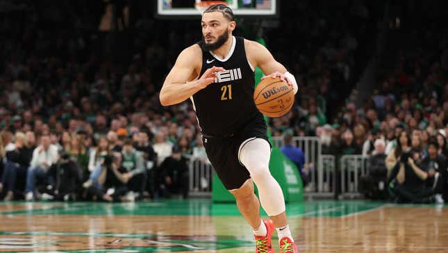 Image for article titled The NBA trade deadline was a bit of a dud, but here&#39;s a look at who won and who flopped horribly