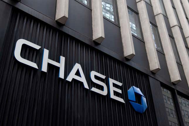 Image de l'article intitulé Les employés en colère de JPMorgan Chase envisagent de se syndiquer après que l’entreprise a supprimé le travail à distance