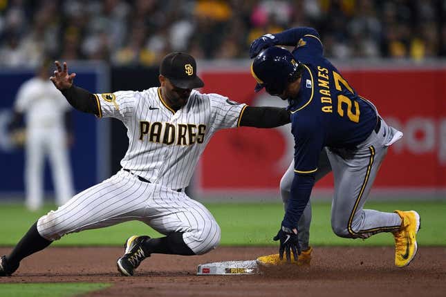 Willy Adames takes Milwaukee Brewers to 2nd base