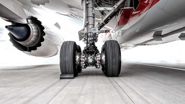 Image for article titled Why Airplane Tires Last Less Than 500 Landings
