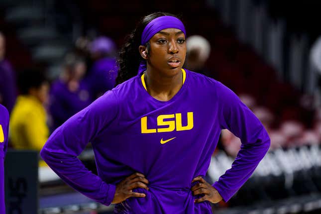 BATON ROUGE, LA - JANUARY 24: Flau’jae Johnson #4 of the LSU Tigers in action against the South Carolina Gamecocks at Colonial Life Arena on January 24, 2025 in Columbia, South Carolina.