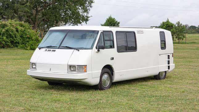 Image for article titled This Vixen 21 TD Is A Sports Car Wearing The Body Of An RV And It&#39;s For Sale