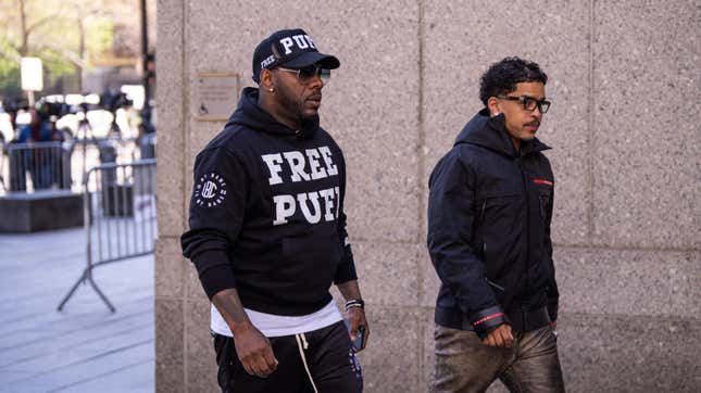 Image for article titled Here&#39;s the Lowdown Behind Those &#39;Free Puff&#39; Shirts at Diddy&#39;s Trial