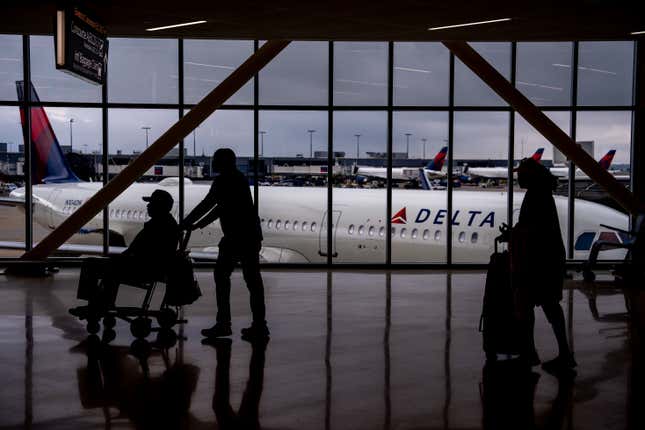 Image for article titled Delta flight attendants with Palestinian flag pins prompted the airline to change its uniform policy