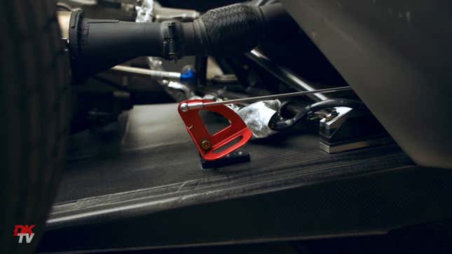 Image for article titled Let's Take A Long Moment To Open The Porsche 911 GT1's Wonderfully Complicated Engine Lid
