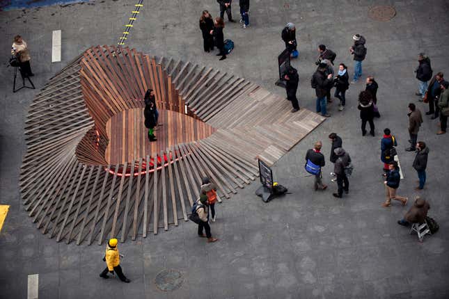 Image for article titled This giant, pulsating heart is a Valentine to New York City