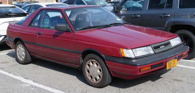 Un Nissan Sentra de 1988 en Little Neck, Nueva York