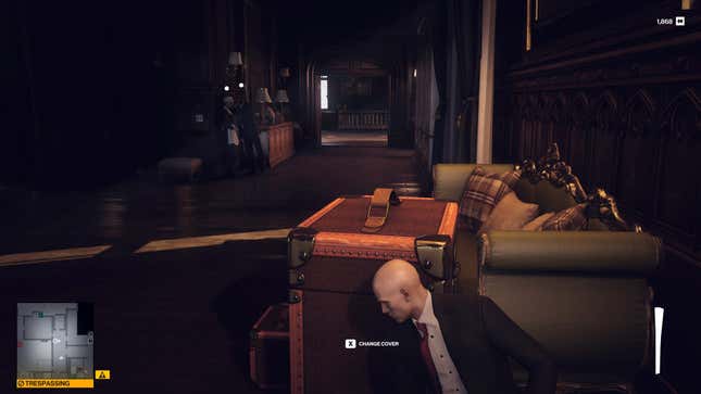 Agent 47 hides out of view from two NPCs.