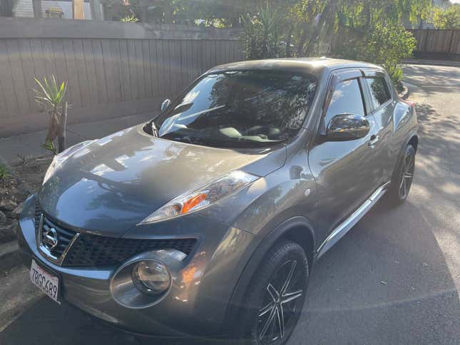 Image for article titled At $7,200, Could This 2012 Nissan Juke SV Turn Your Driveway Into A Modern Art Exhibit?